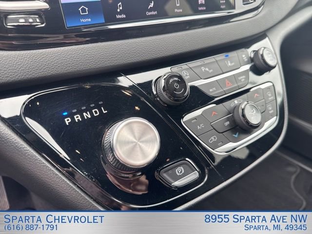 Used 2025 Chrysler Pacifica Select image 19