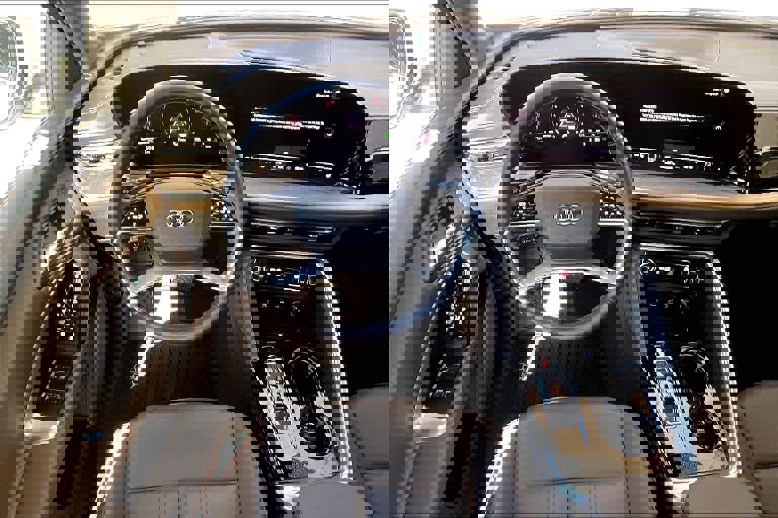 Used 2025 Audi Q5 Premium w/ Convenience Package image 5