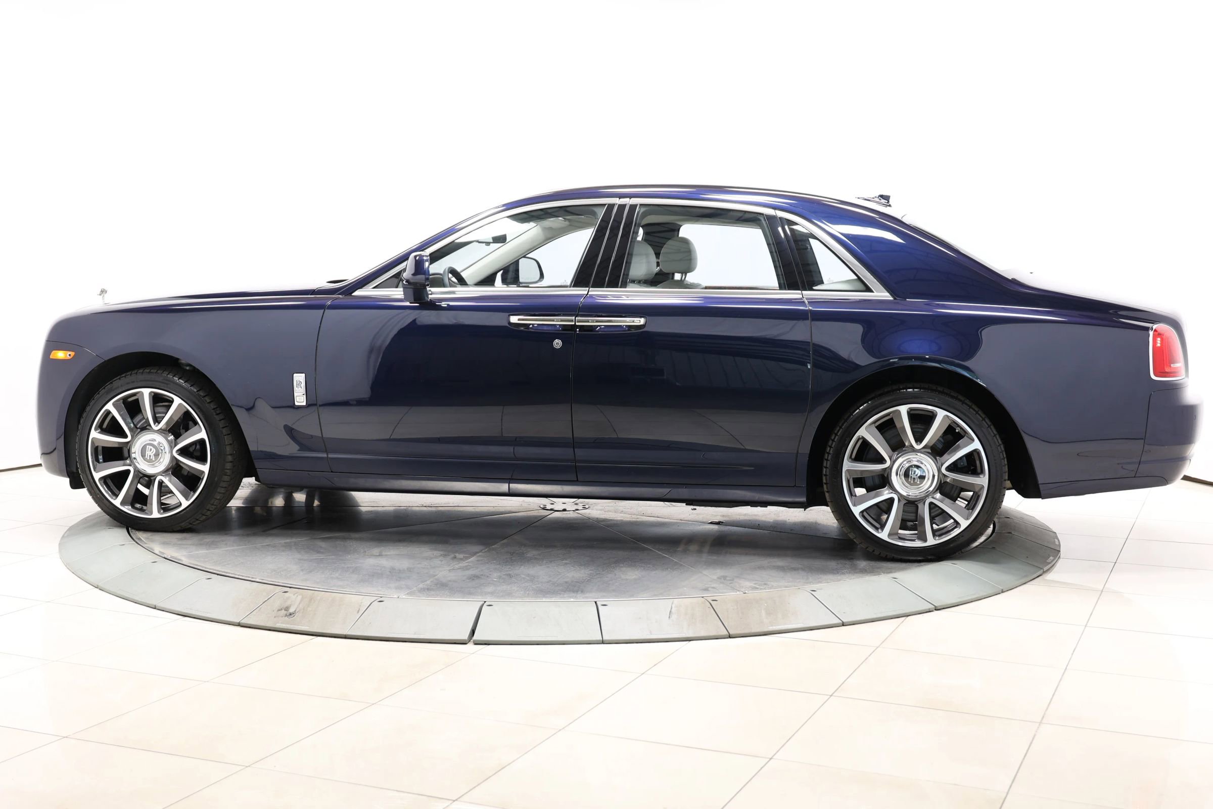 Used 2015 Rolls-Royce Ghost image 8