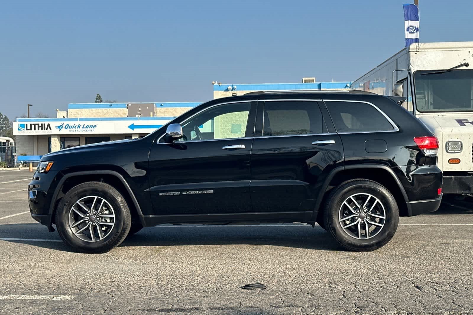 Used 2019 Jeep Grand Cherokee Limited w/ Luxury Group II image 5