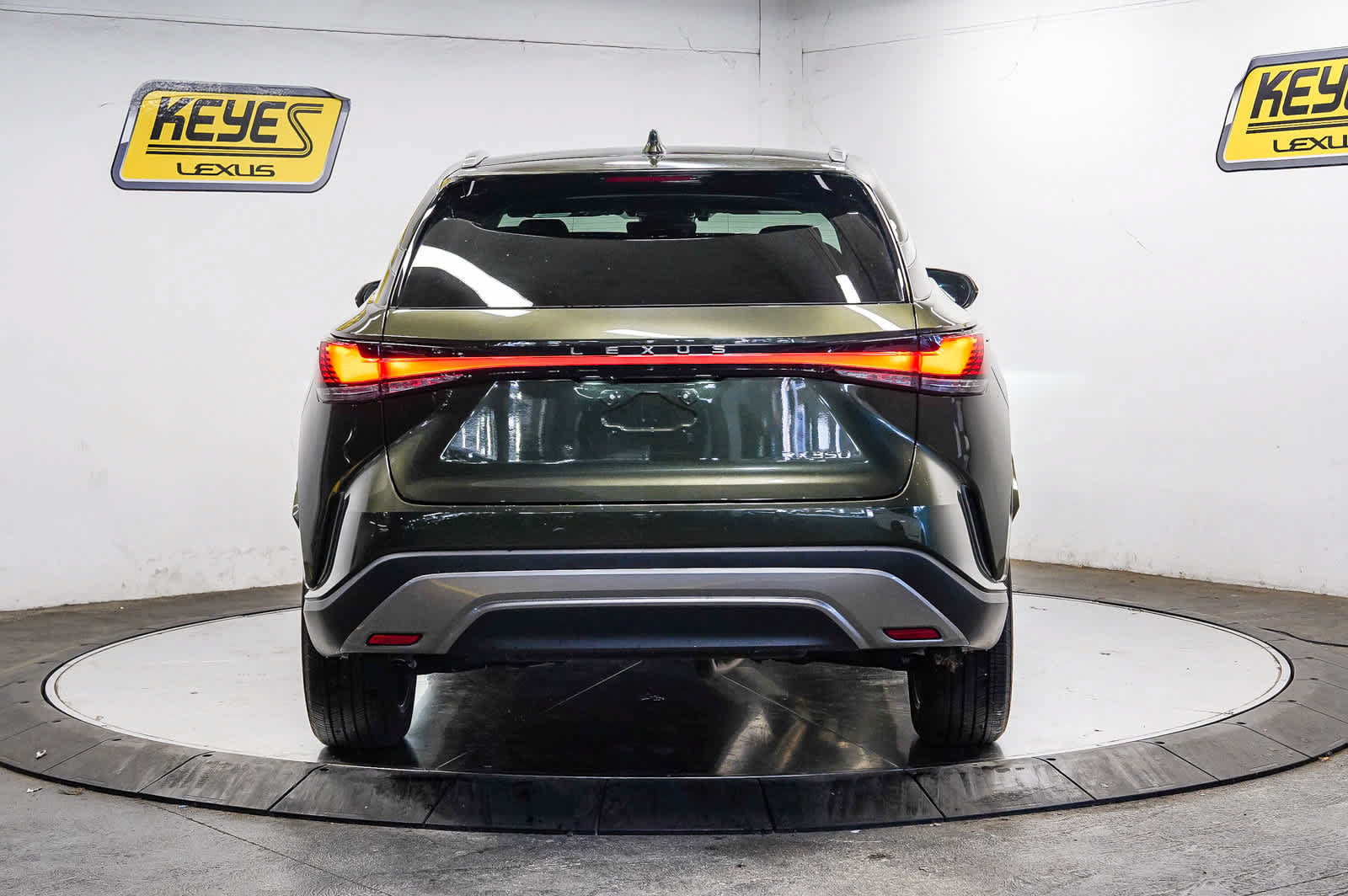 Used 2025 Lexus RX 350 Premium w/ Convenience Package FWD image 3