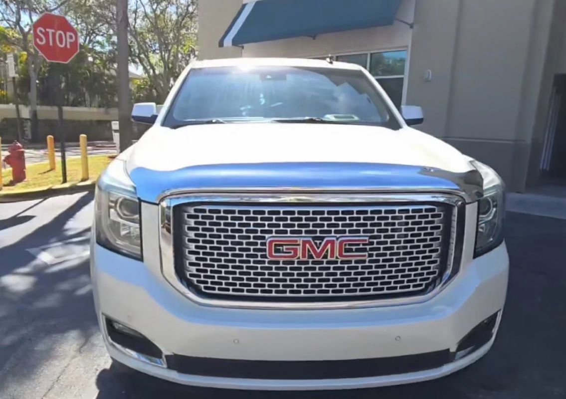 Used 2015 GMC Yukon XL Denali w/ Touring Package image 1