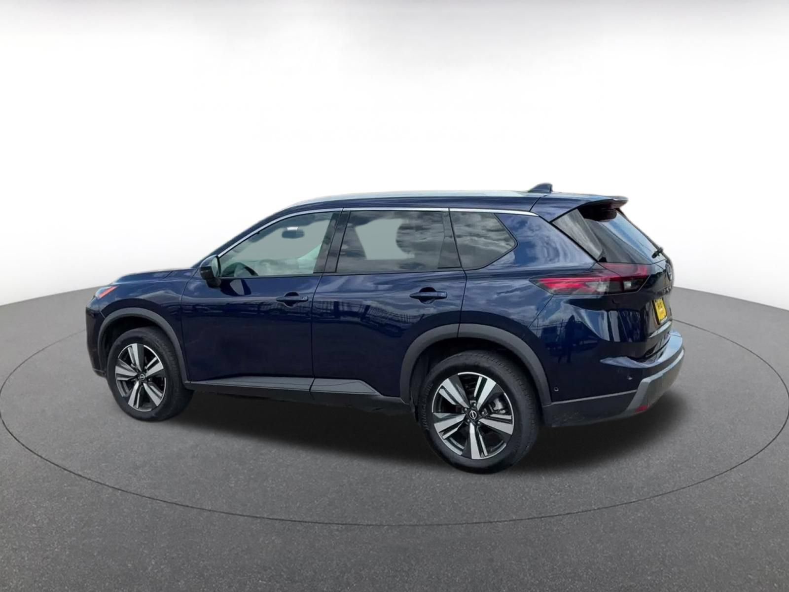 Used 2026 Nissan Rogue SL FWD image 9