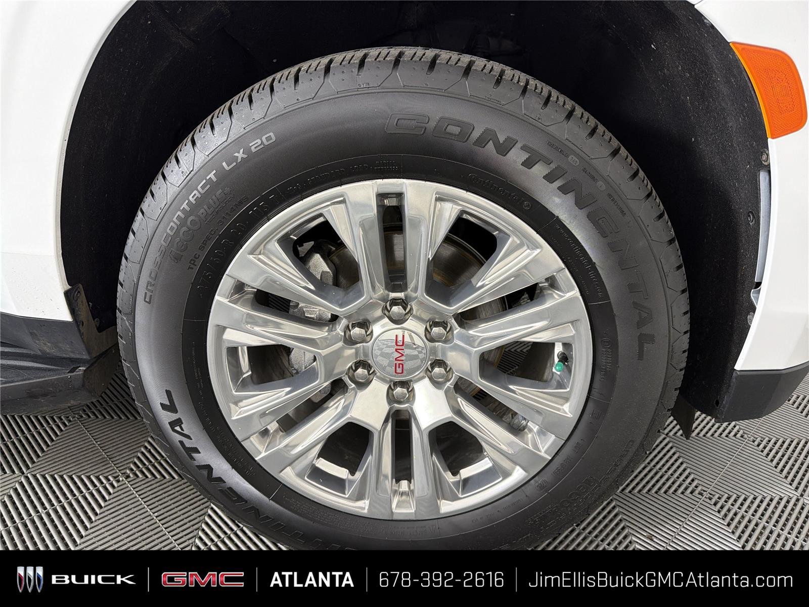 Used 2024 GMC Yukon XL Denali RWD image 9