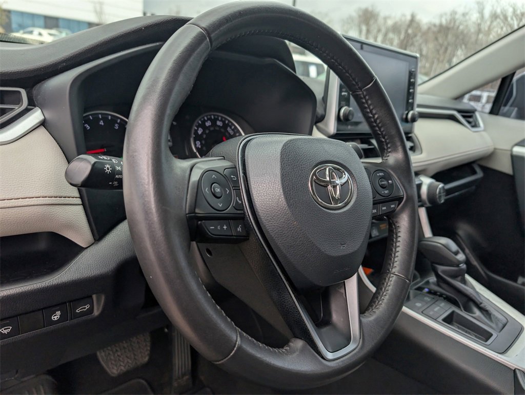 Used 2022 Toyota RAV4 XLE image 11