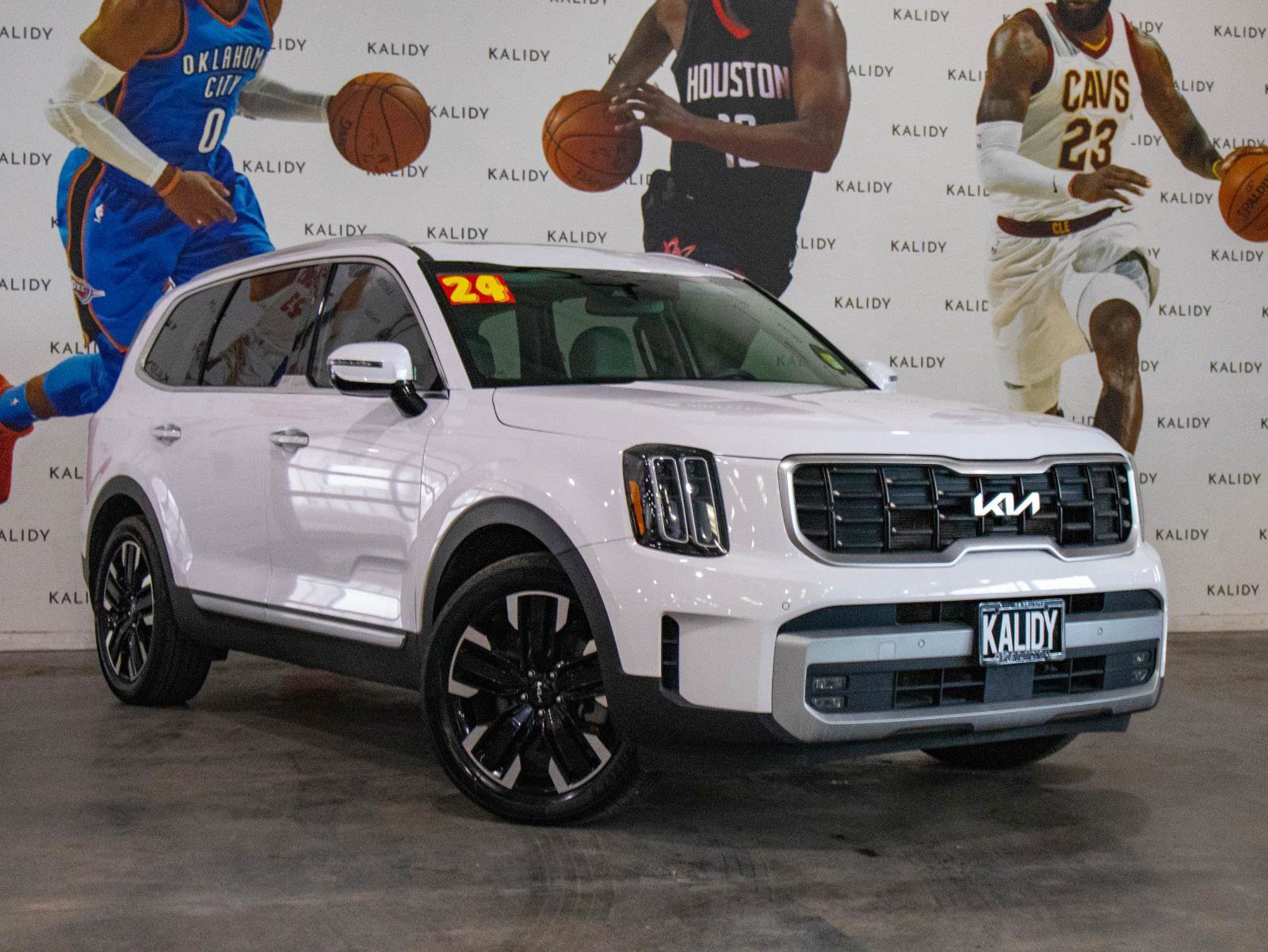 Used 2024 Kia Telluride SX w/ Towing Package AWD/4WD image 2
