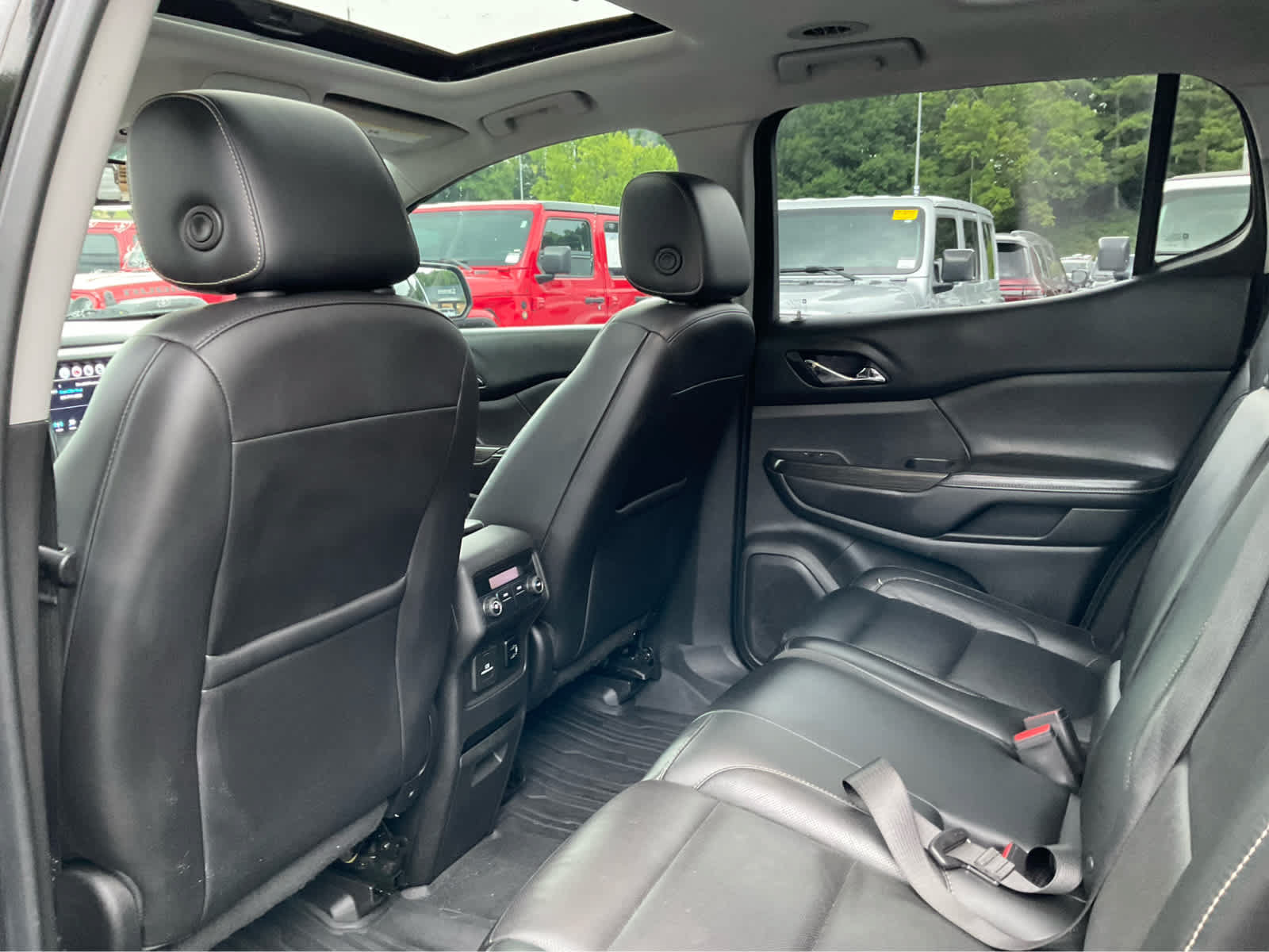 Used 2018 GMC Acadia SLT FWD image 25