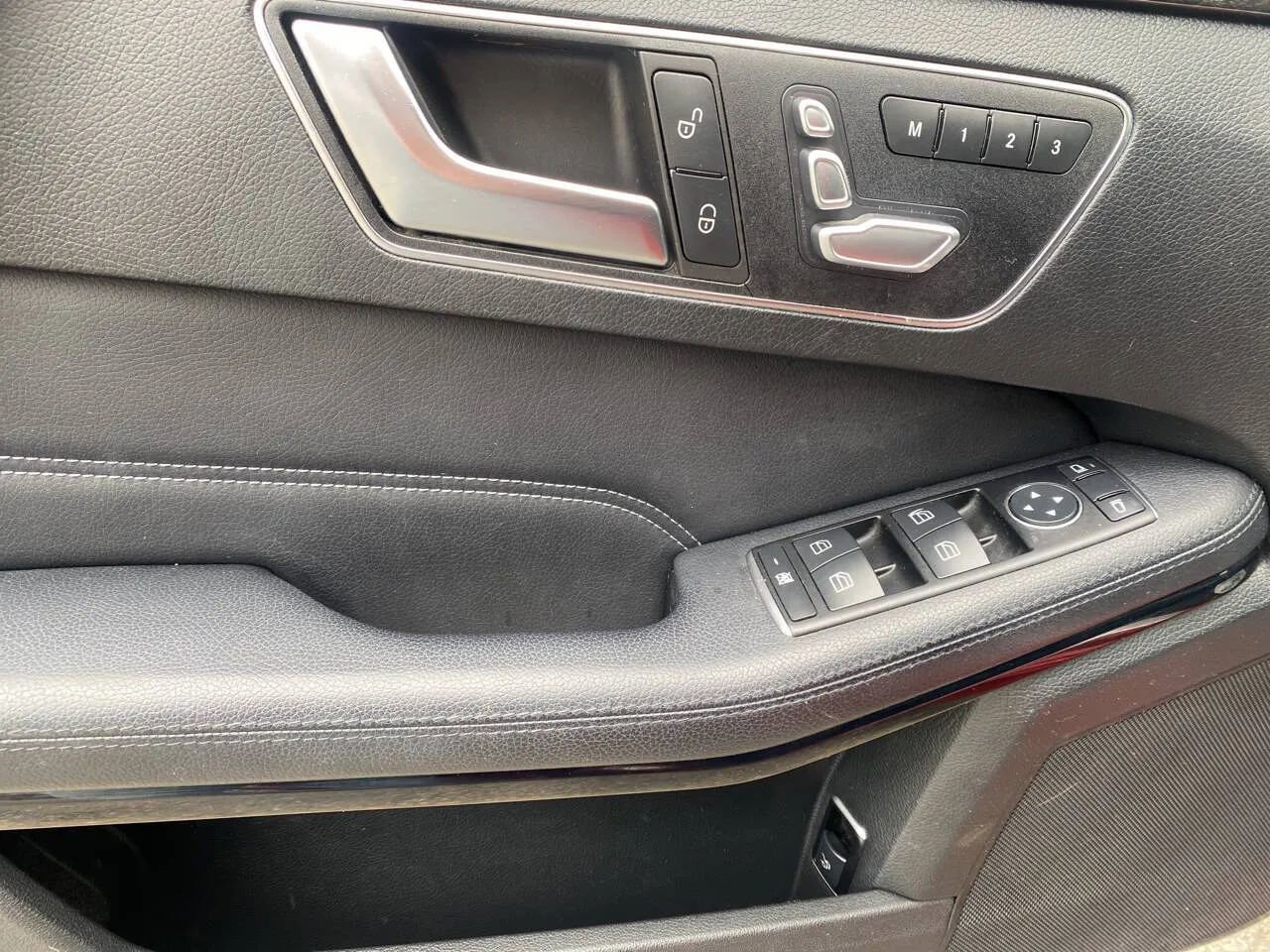 Used 2014 Mercedes-Benz E 350 E 350 4MATIC Sedan 4D image 9