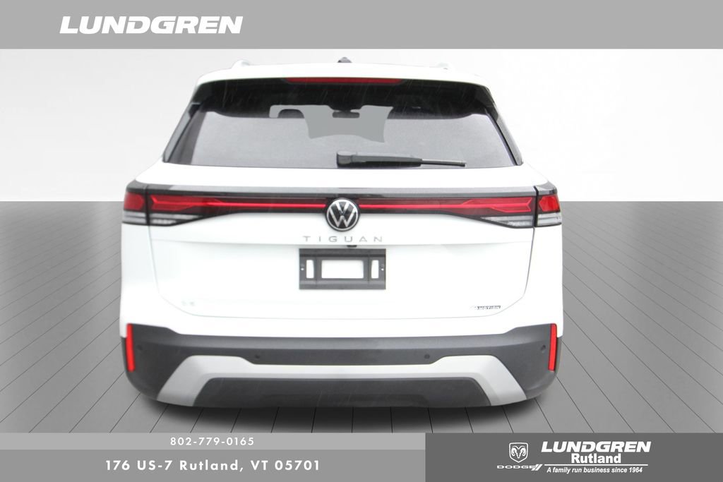 Used 2025 Volkswagen Tiguan SE w/ Panoramic Sunroof Package AWD/4WD image 6