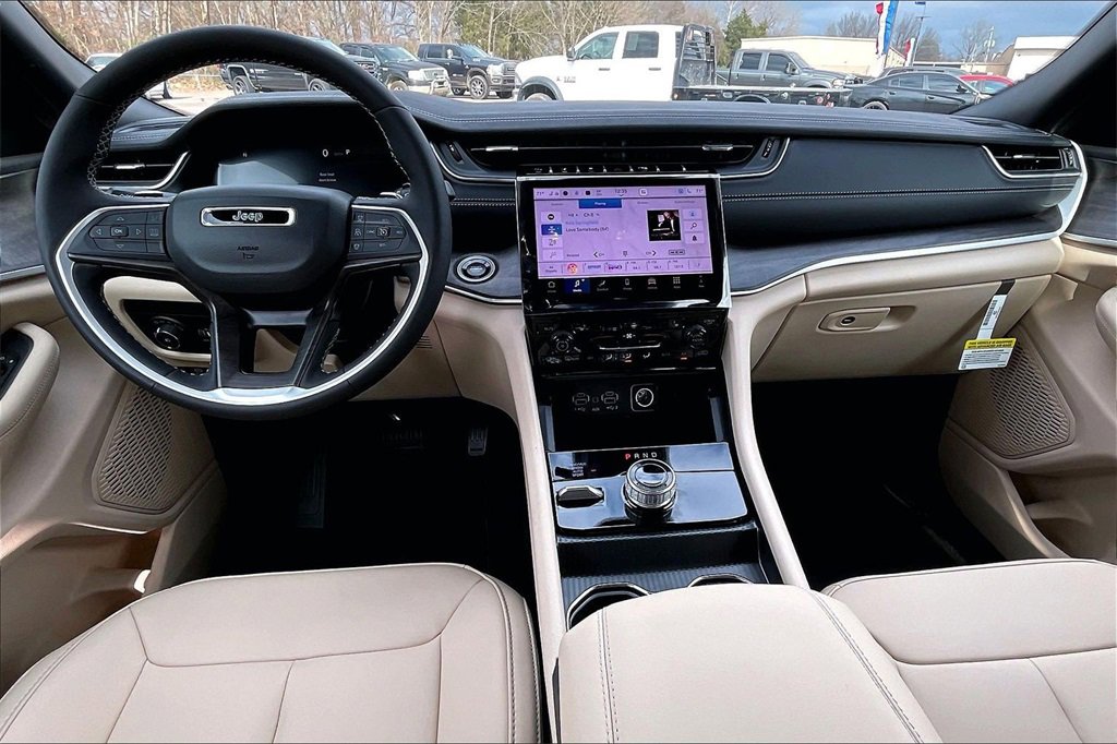 New 2025 Jeep Grand Cherokee L Limited image 5