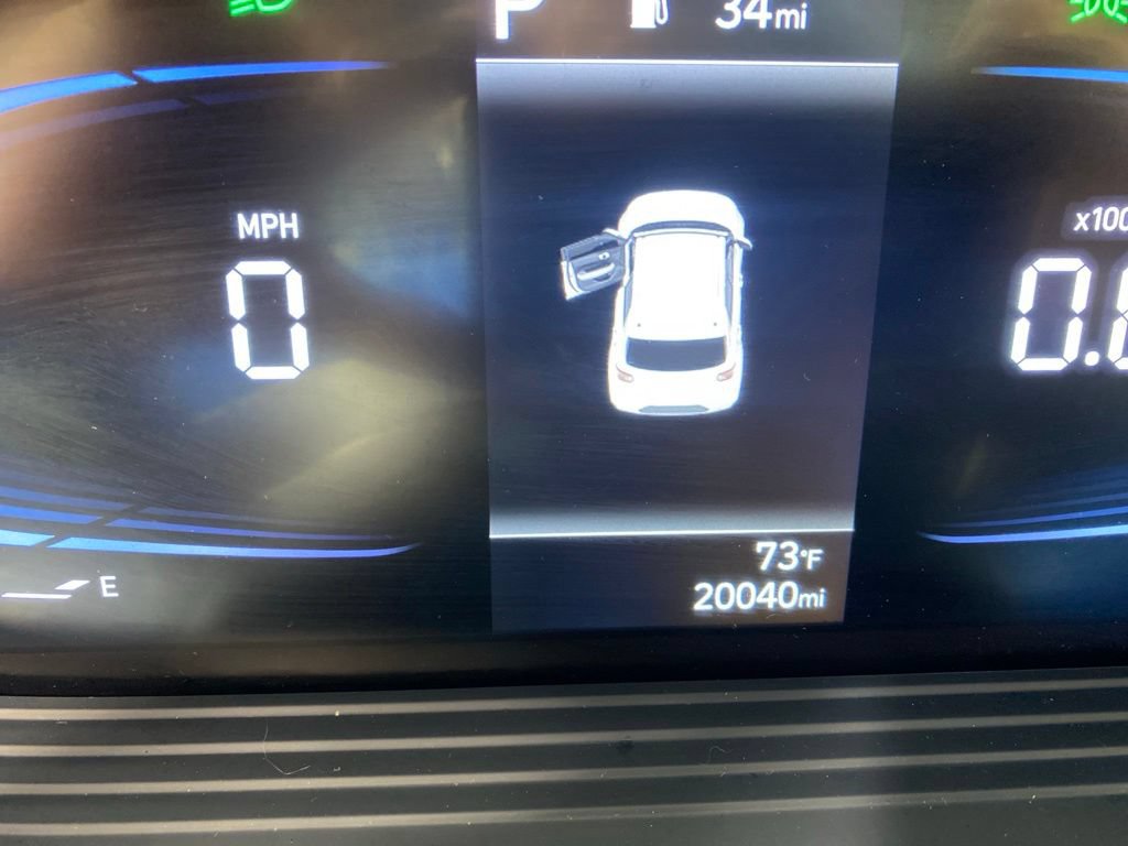 Used 2024 Hyundai Venue Limited FWD image 2