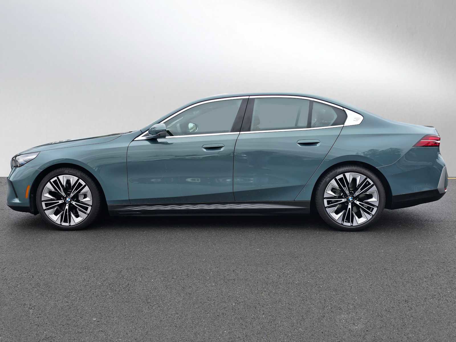 Used 2026 BMW i5 eDrive40 AWD/4WD image 6