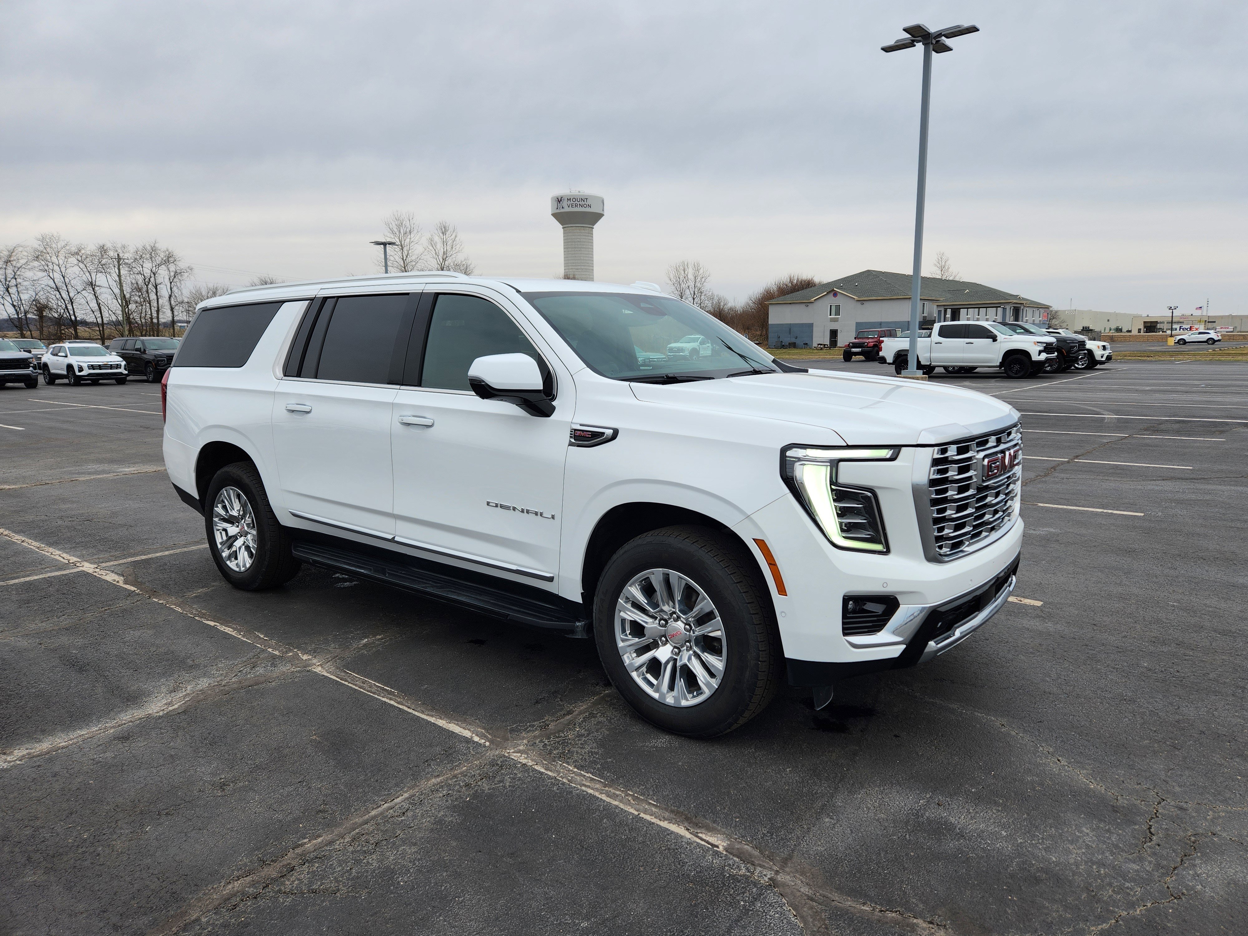 Used 2025 GMC Yukon XL Denali image 9
