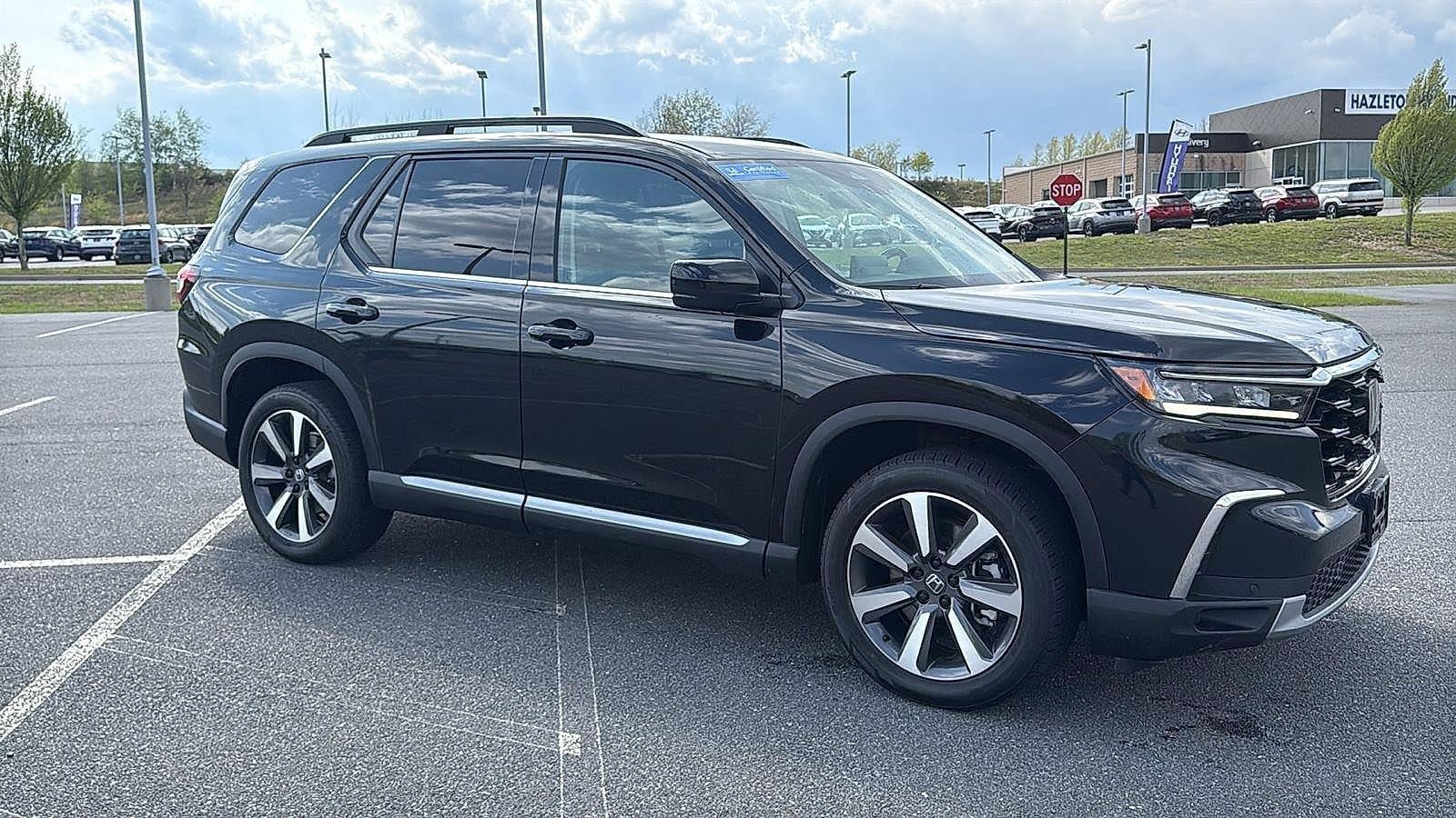 Certified 2025 Honda Pilot Touring image 2