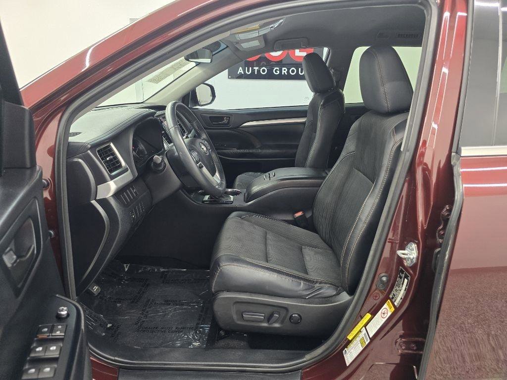 Used 2016 Toyota Highlander Plus FWD image 13