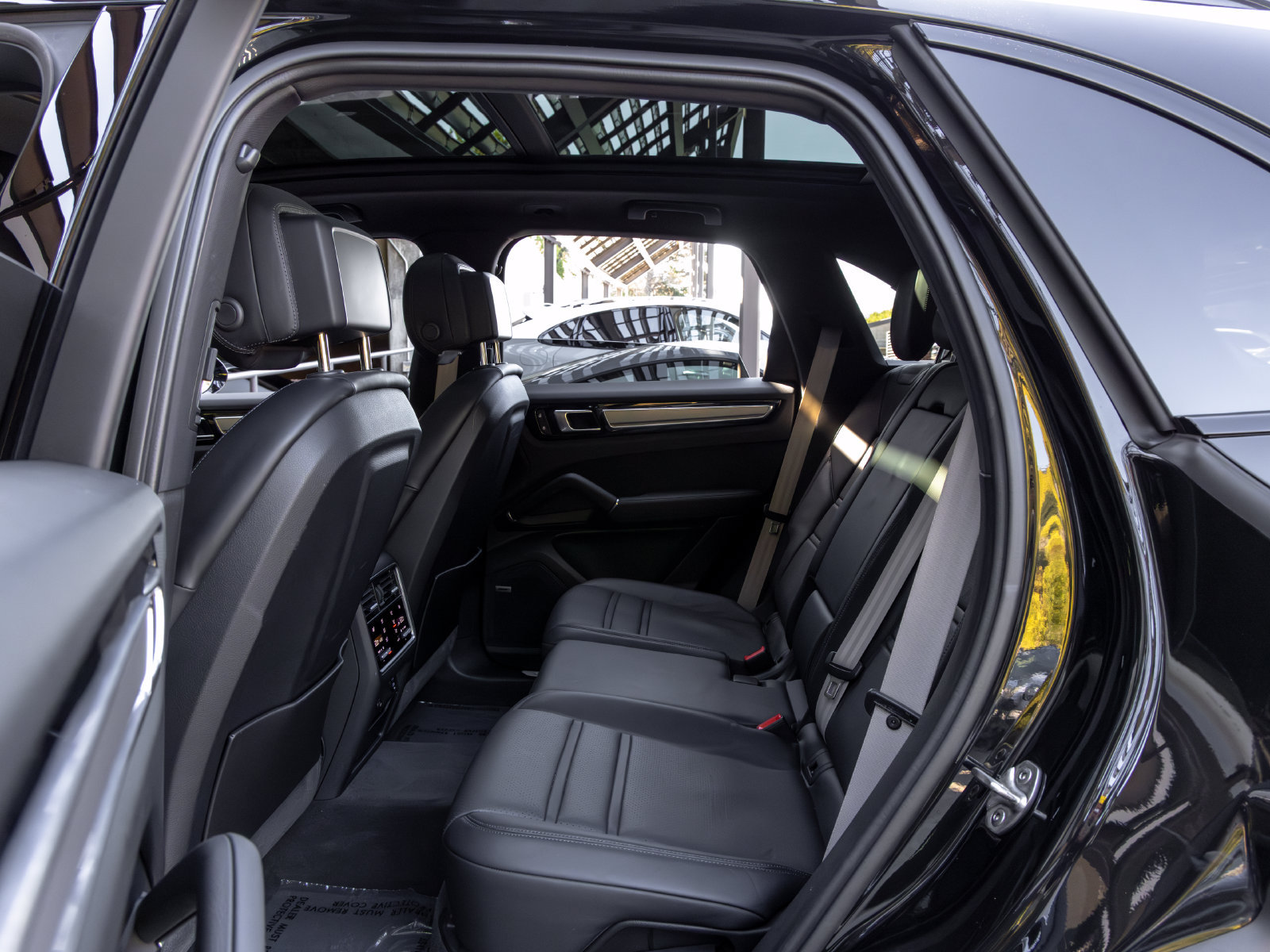 Certified 2023 Porsche Cayenne S Platinum AWD/4WD image 46