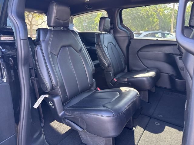 Used 2025 Chrysler Pacifica Select image 23