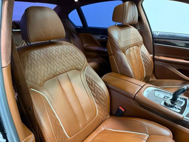 Used 2018 BMW 750i xDrive image 30