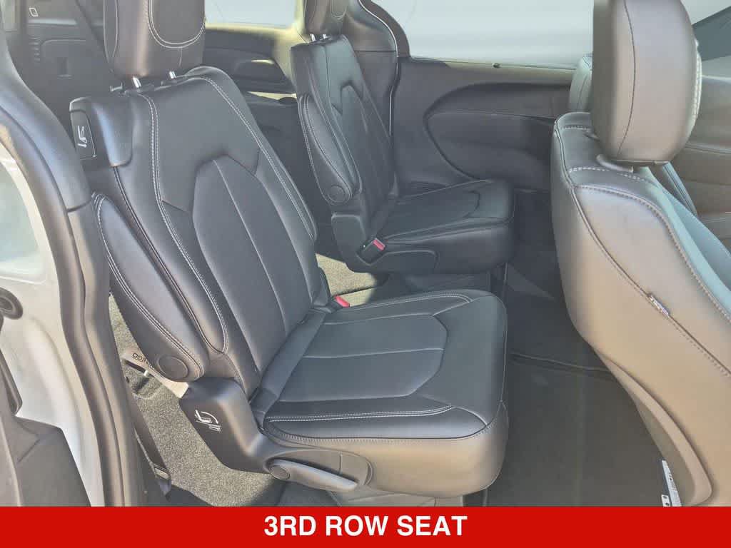 New 2027 Chrysler Pacifica Select FWD image 19