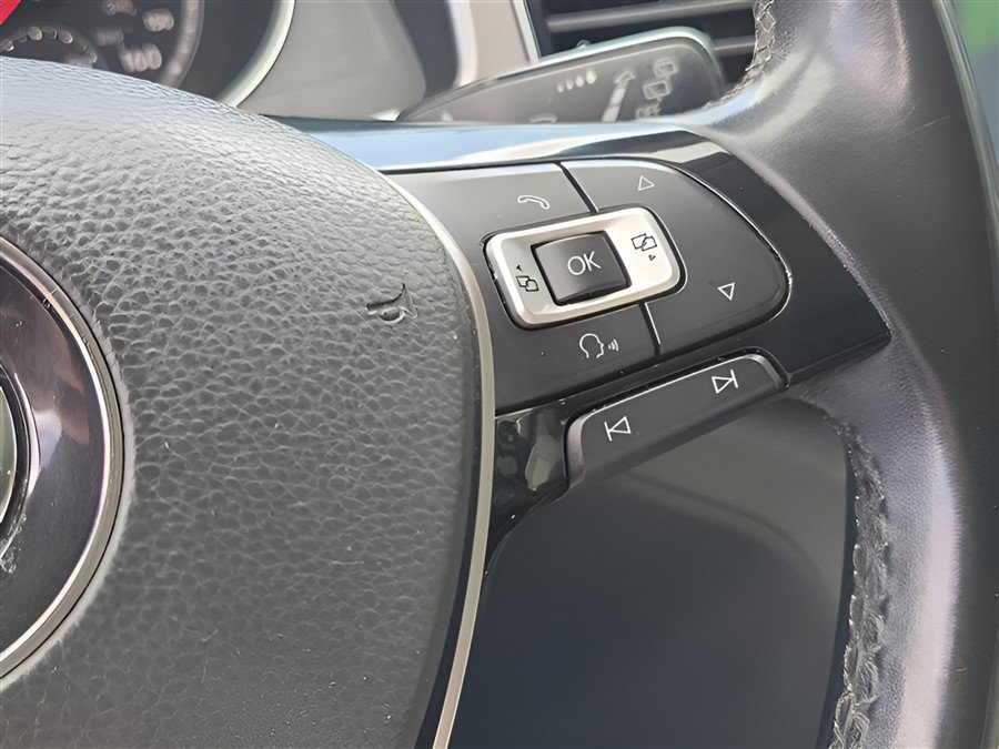 Used 2018 Volkswagen Atlas SEL FWD image 21