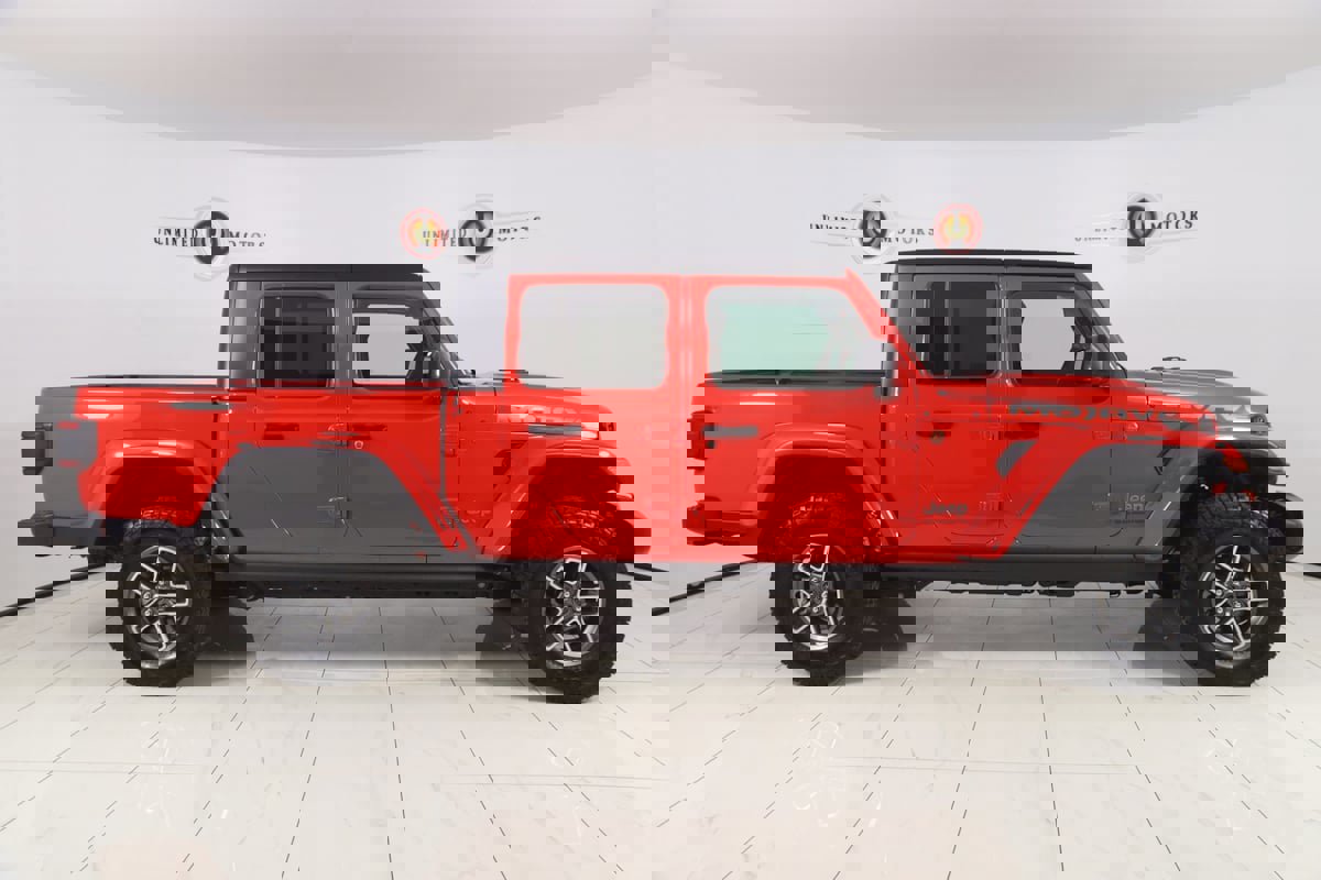 Used 2025 Jeep Gladiator Mojave image 2