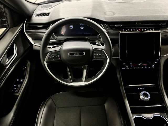 Used 2025 Jeep Grand Cherokee L Altitude RWD image 12