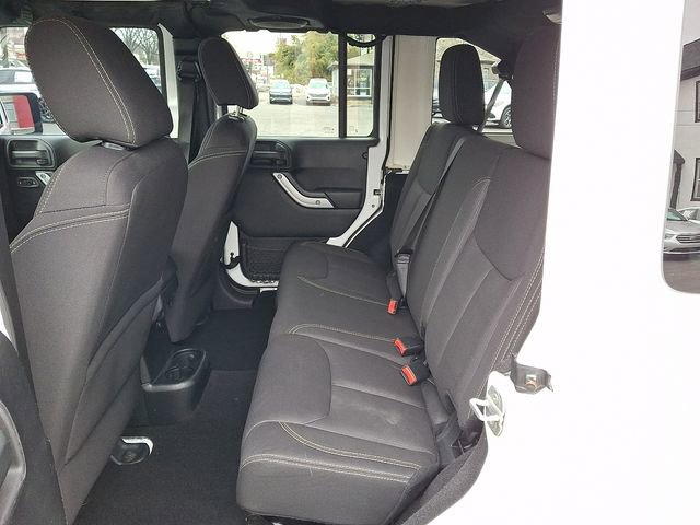 Used 2014 Jeep Wrangler Unlimited Sahara w/ Dual Top Group AWD/4WD image 10