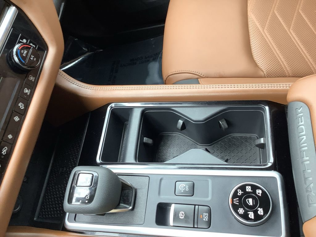 Used 2024 Nissan Pathfinder Platinum image 28