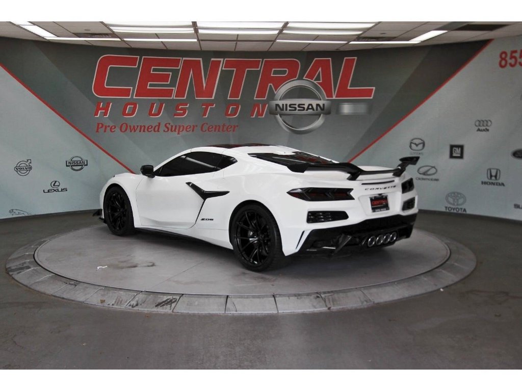 Used 2024 Chevrolet Corvette Z06 w/ Z07 Performance Package RWD image 3