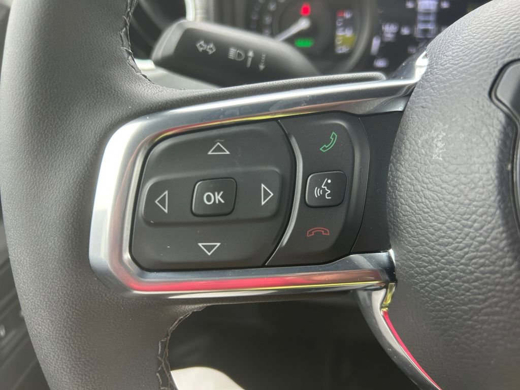 Used 2025 Jeep Wrangler Unlimited Sahara w/ Safety Group AWD/4WD image 25