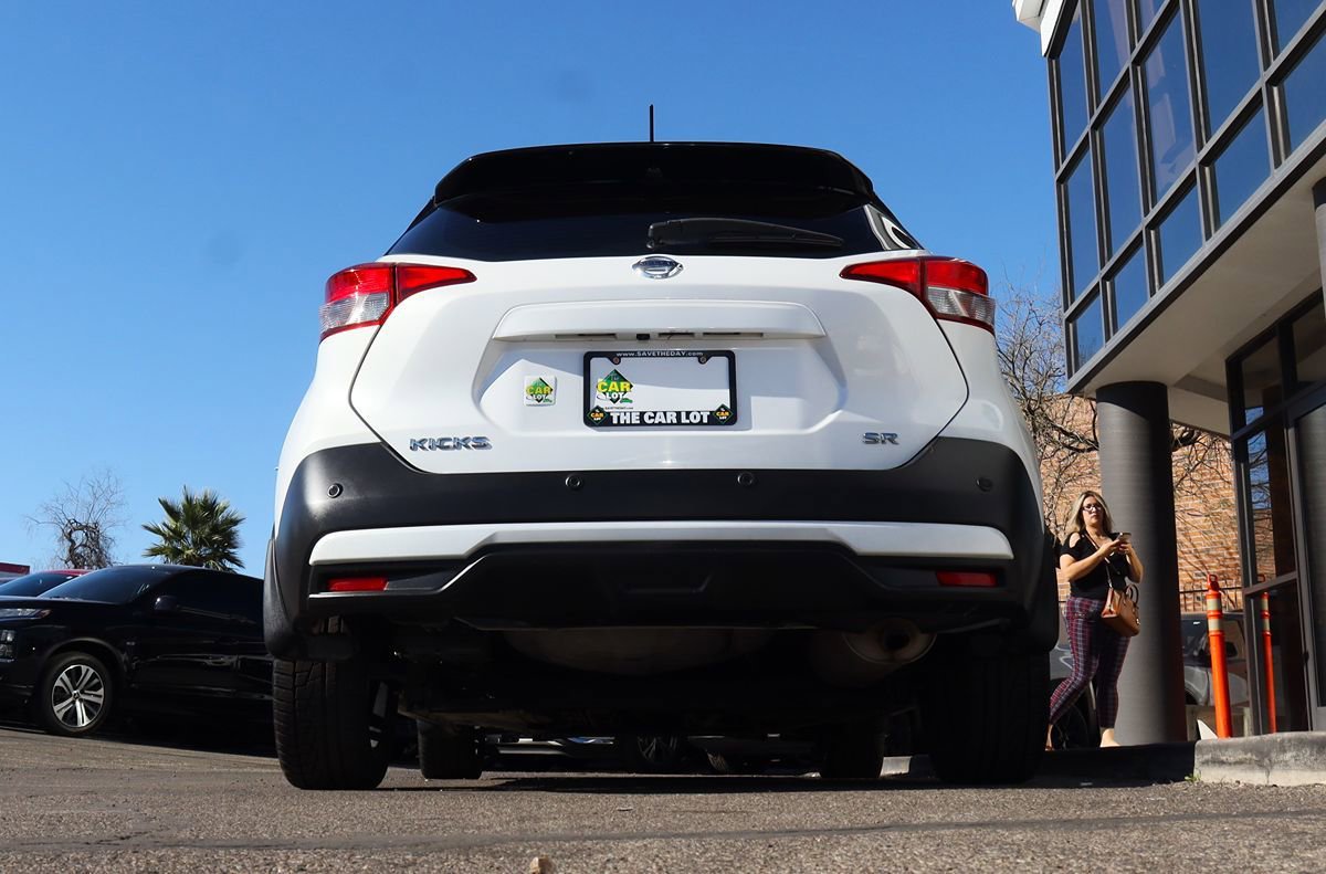Used 2020 Nissan Kicks SR w/ SR Premium Package FWD image 12