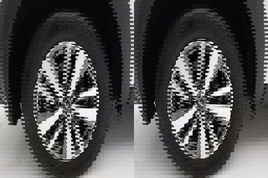 Used 2024 Nissan Pathfinder SL AWD/4WD image 9