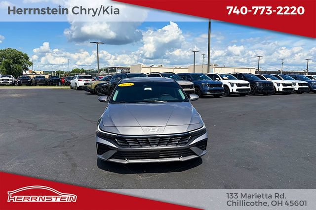 Used 2024 Hyundai Elantra SEL w/ Convenience Package FWD image 2