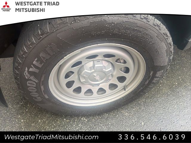 Used 2023 Chevrolet Colorado W/T image 5