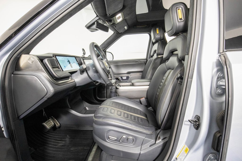 Used 2023 Rivian R1T Adventure image 9