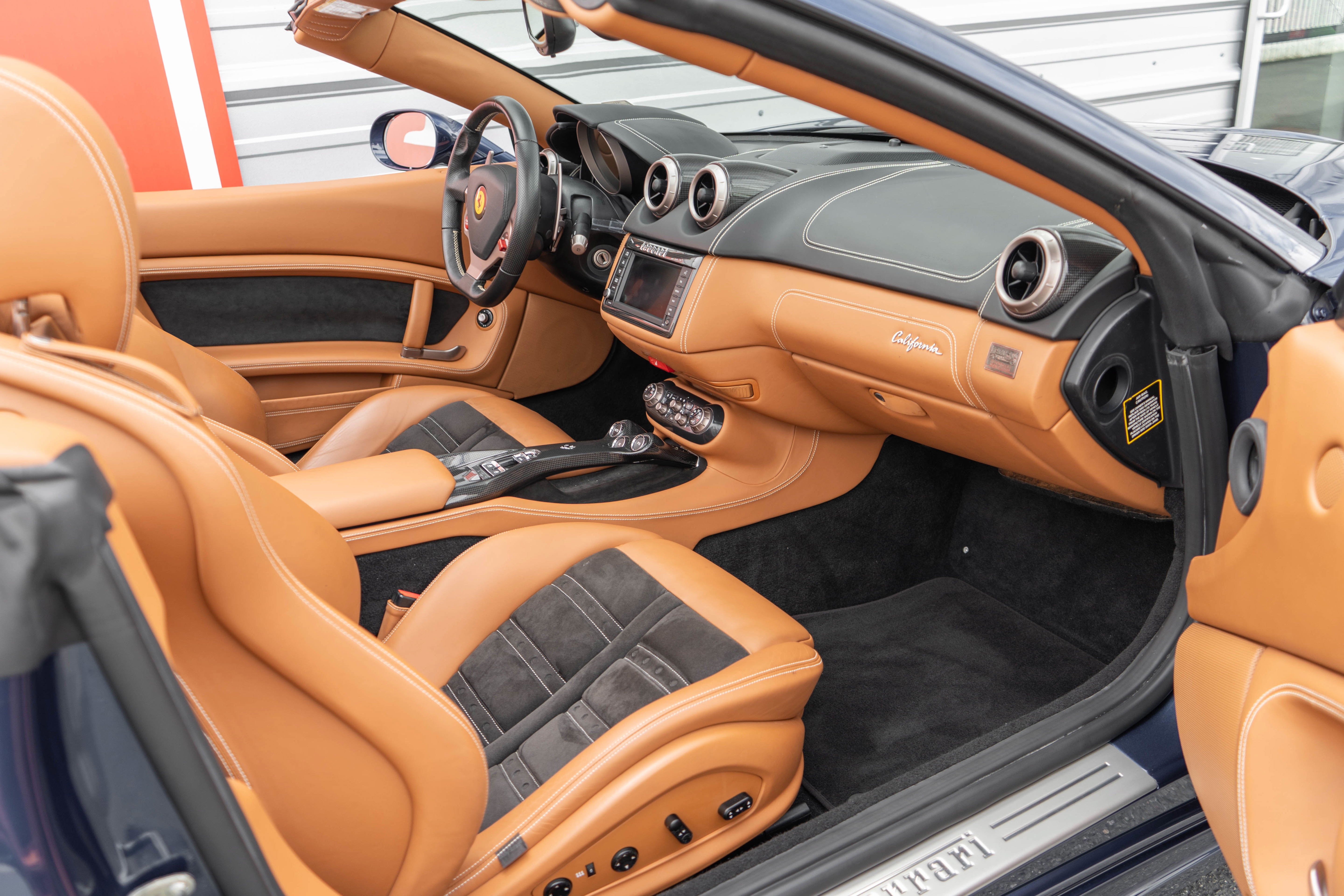 Used 2012 Ferrari California RWD image 17