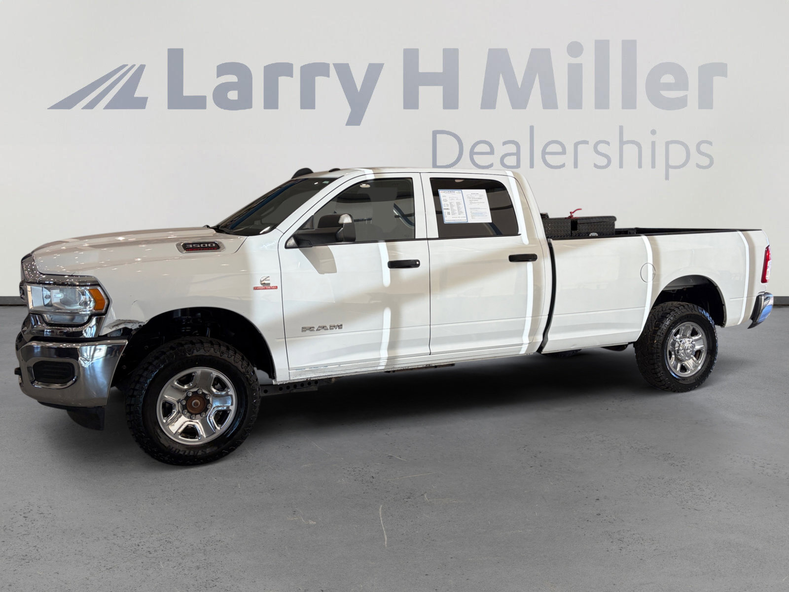 Used 2022 RAM 3500 Tradesman w/ Chrome Appearance Group image 2