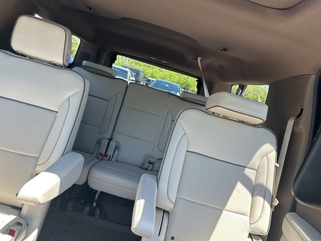 Used 2025 GMC Yukon XL Denali w/ Denali Reserve Package AWD/4WD image 15