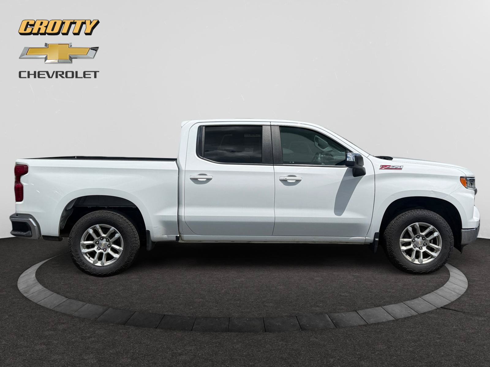 Used 2022 Chevrolet Silverado 1500 LT AWD/4WD image 6