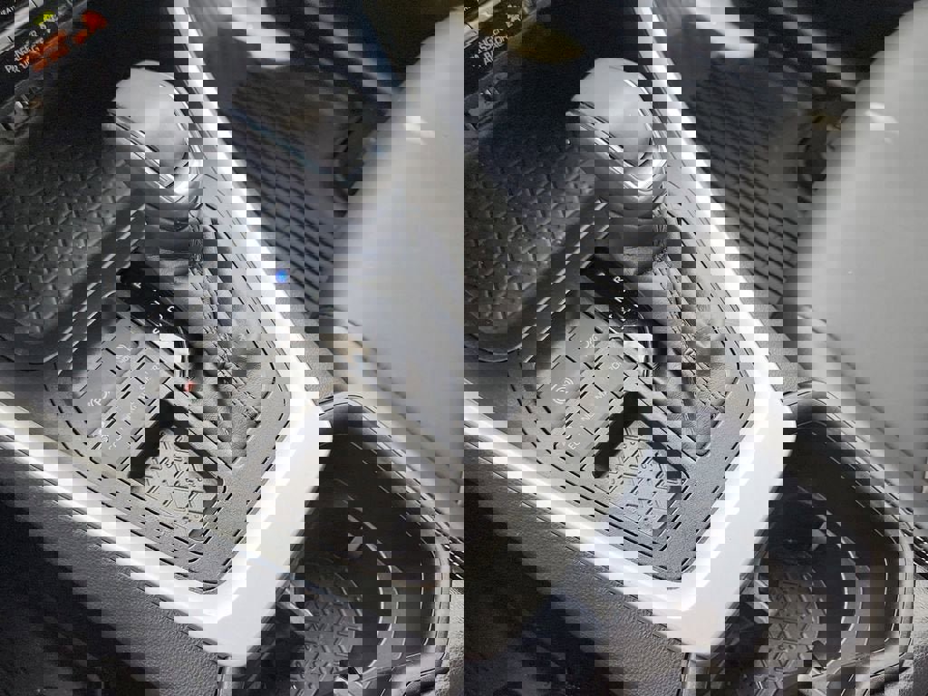 Used 2022 Toyota RAV4 XLE Premium image 28