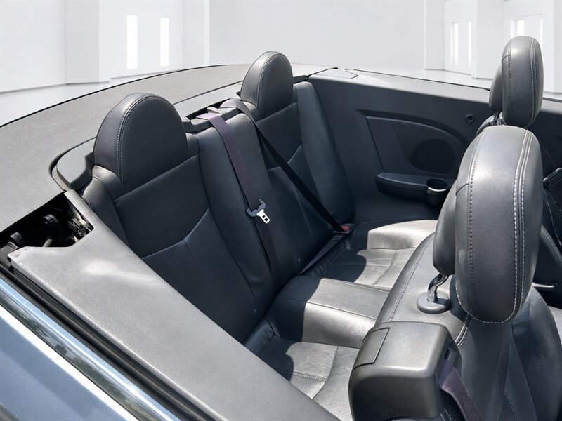 Used 2010 Chrysler Sebring Limited FWD image 10