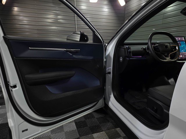 Used 2025 Volvo EX30 Plus image 28