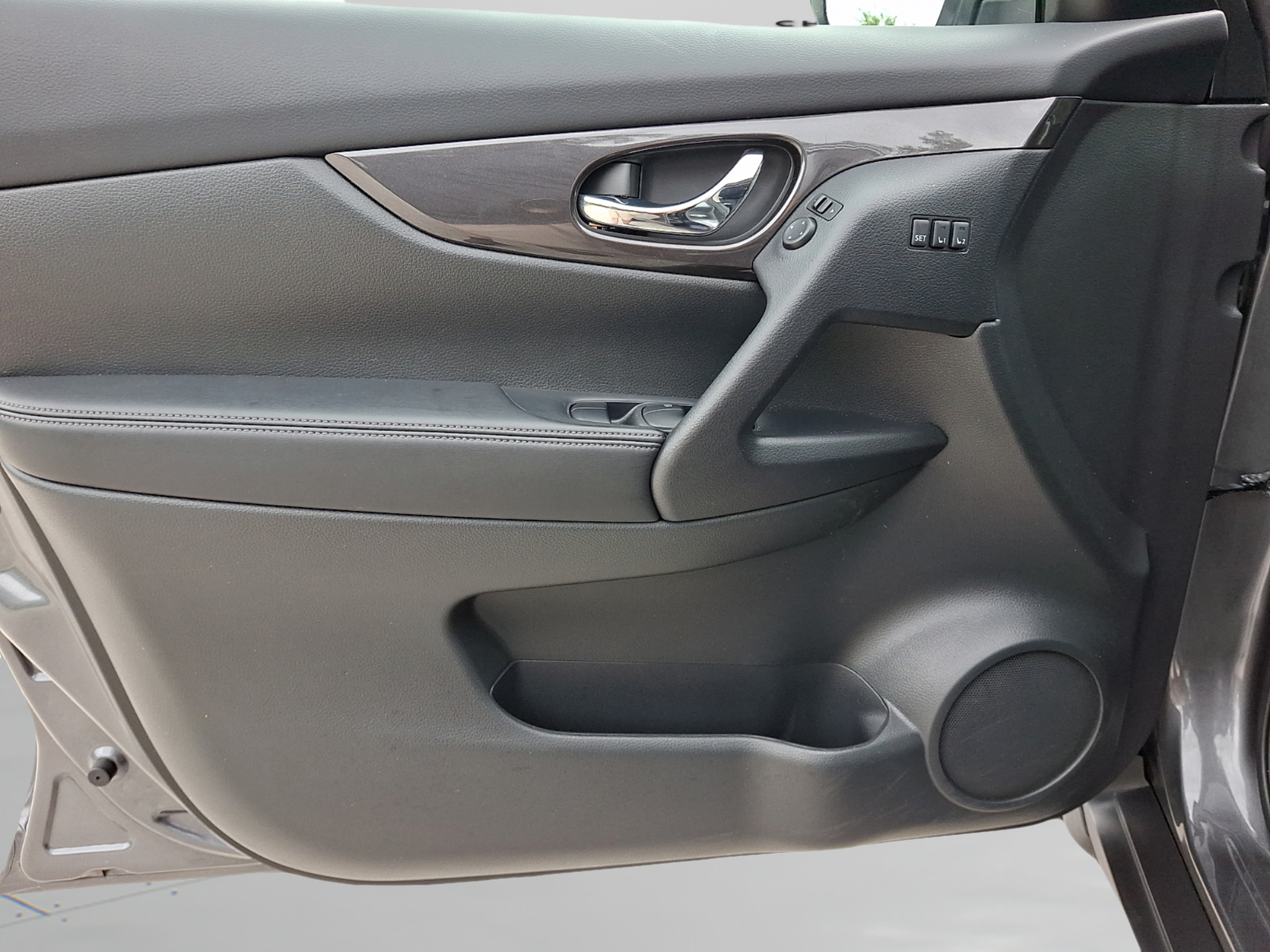 Used 2019 Nissan Rogue SV w/ Premium Package AWD/4WD image 12