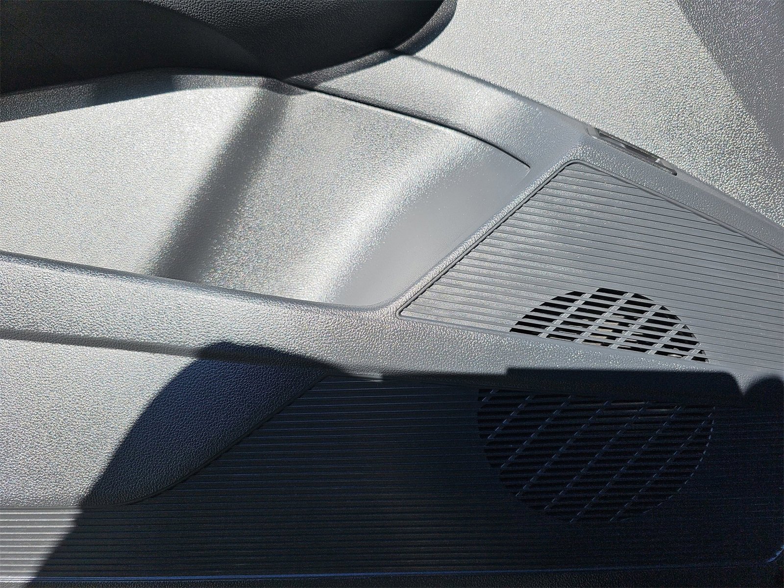 Used 2023 Volkswagen Taos SE w/ Panoramic Sunroof Package image 28