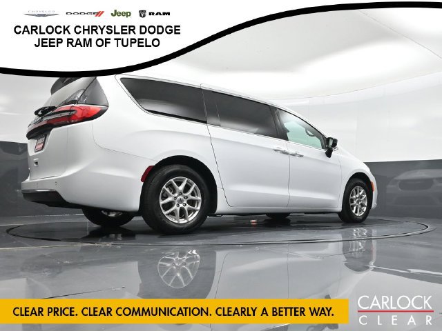 Used 2025 Chrysler Pacifica Select FWD image 55