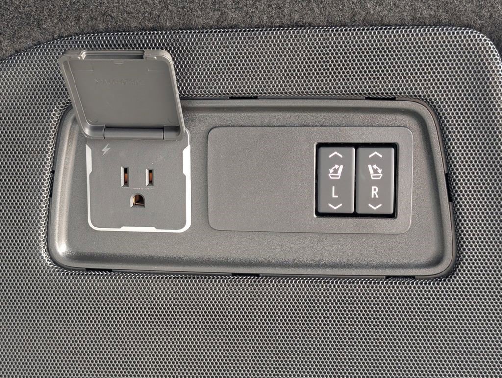 Certified 2026 Cadillac Escalade ESV Platinum Sport AWD/4WD image 22