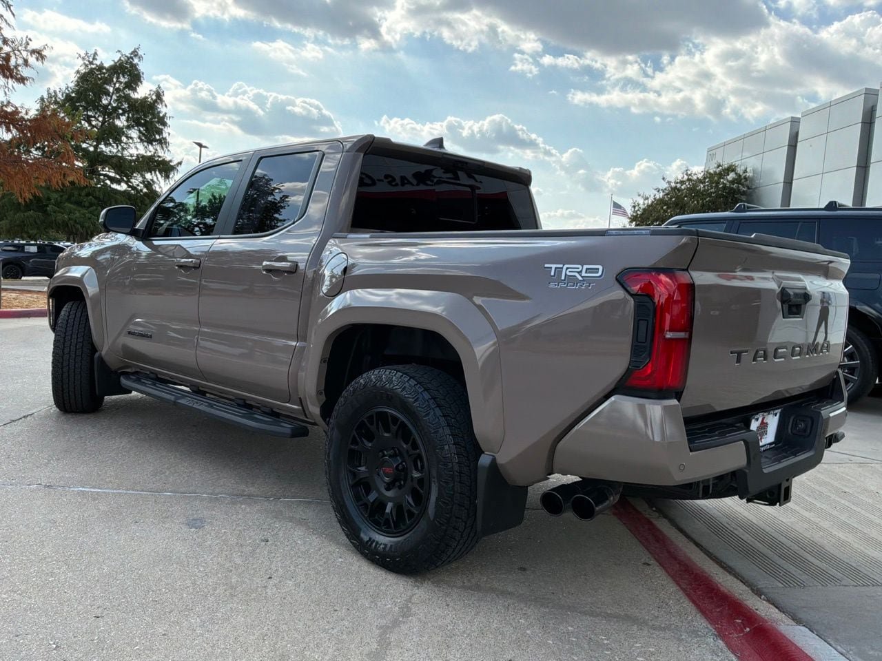 Used 2026 Toyota Tacoma TRD Sport w/ TRD Sport Premium Package RWD image 8