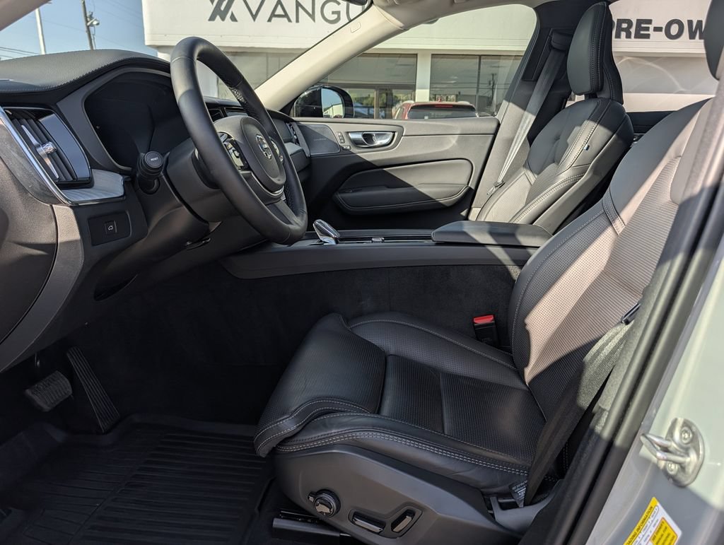 Used 2025 Volvo XC60 B5 Ultra w/ Protection Package Premier AWD/4WD image 27