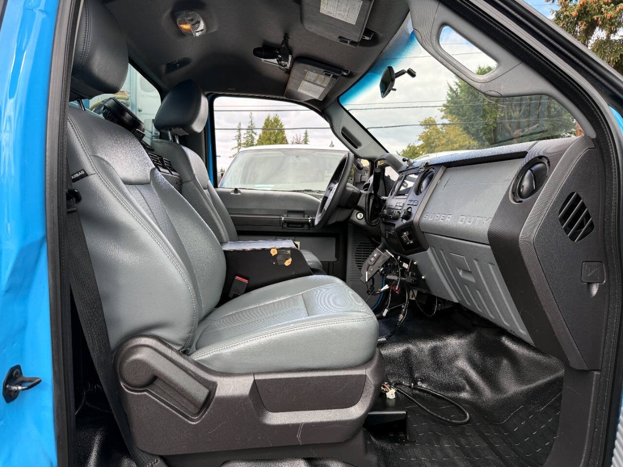 Used 2015 Ford F550 4x4 Regular Cab Super Duty image 42