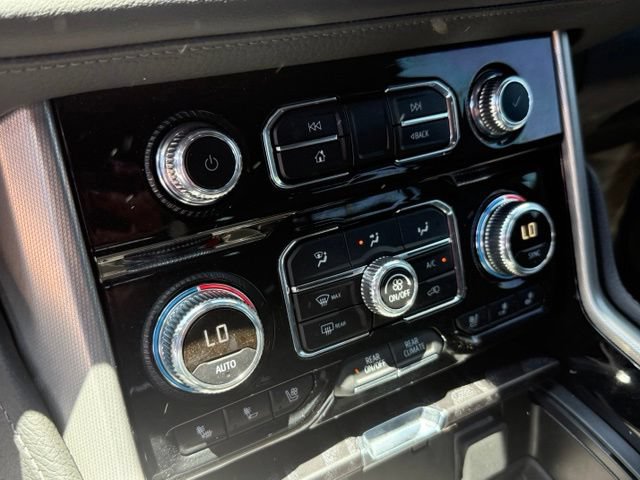 Used 2024 GMC Yukon Denali AWD/4WD image 12